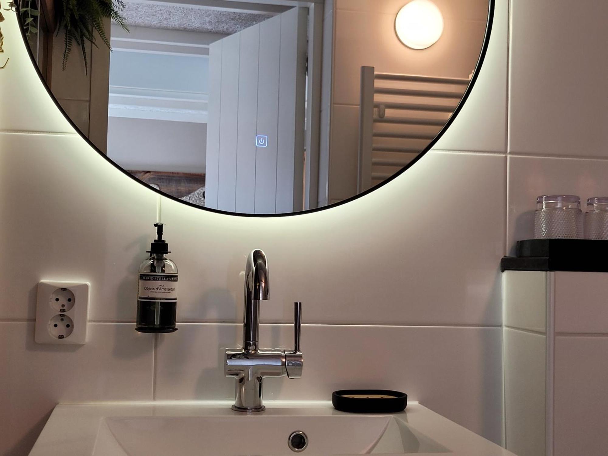 Tiny Villa De Haas Met Infraroodsauna 에크몬드안지 외부 사진